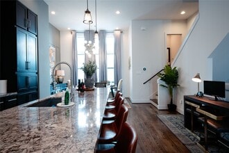 Building Photo - 2826 Clay St