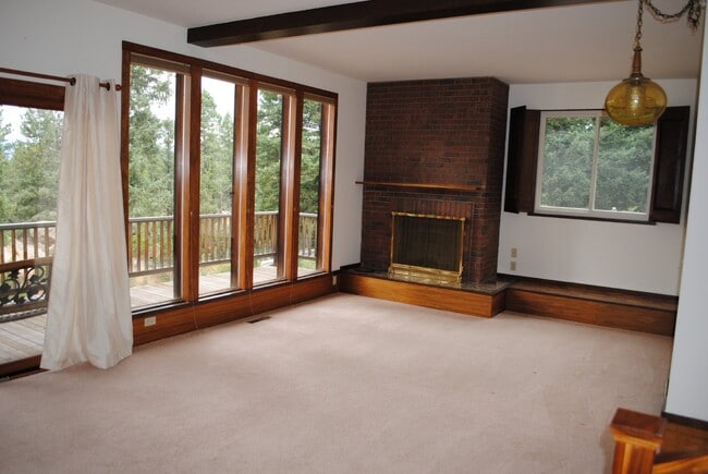 Building Photo - Incredible Views of Pikes Peak!