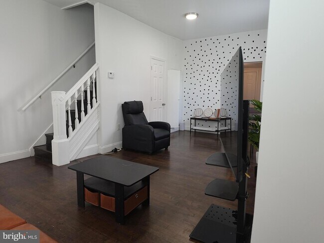 Foto del edificio - 6139 Larchwood Ave