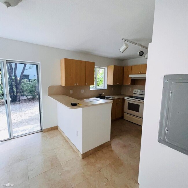 Building Photo - 3 br, 2 bath House - 2911 SE 13th Rd # 106-40