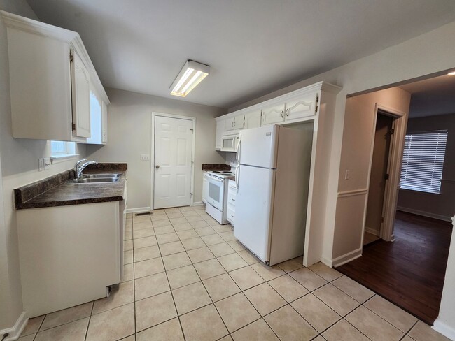 Building Photo - Spacious 5 bedroom 2 and a half bath home in Ringgold, GA