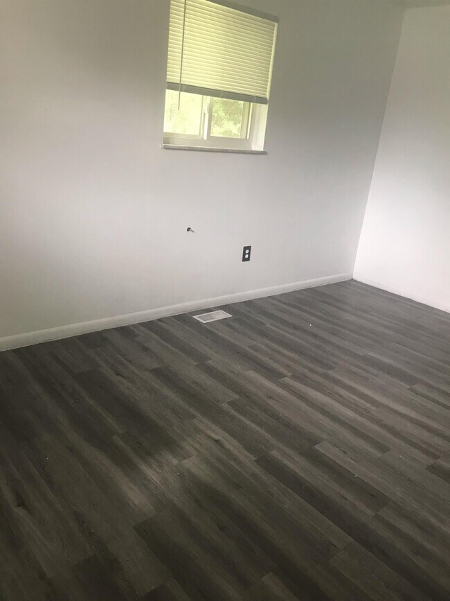 Foto del edificio - 6496-6498 Walnut Ridge Rd