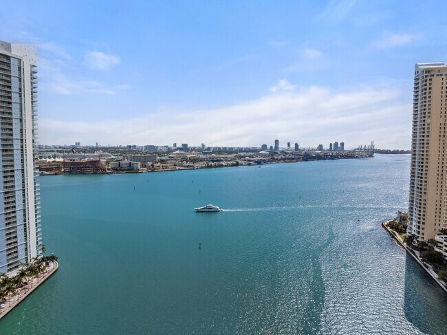 Building Photo - 300 S Biscayne Blvd