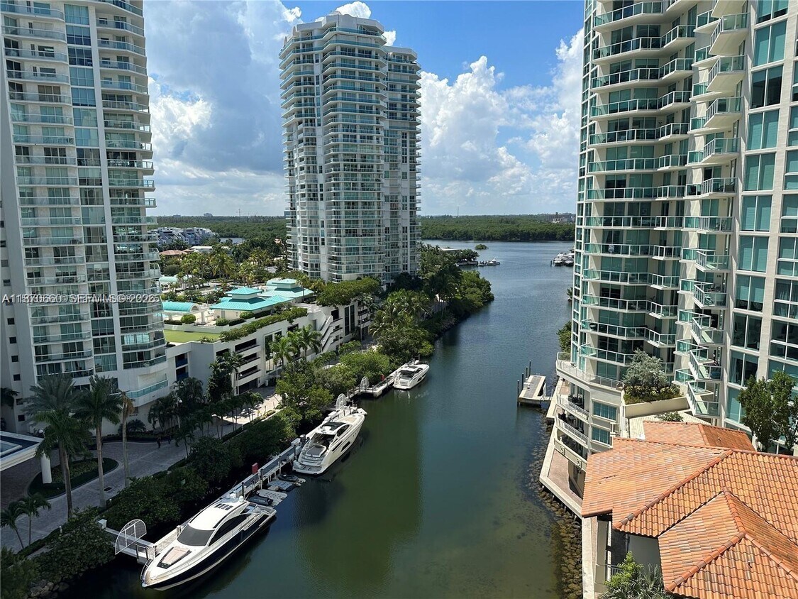 Foto principal - 150 Sunny Isles Blvd
