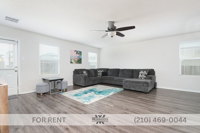 Foto del edificio - 2019 4-Bedroom Home | 2,106 Sq Ft | Fenced Yard | 2-Car Garage | Pet Friendly | Near Lackland & 1604