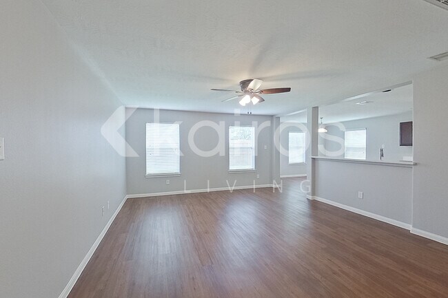 Foto del edificio - 871 Darbydale Crossing Ln