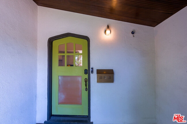 Building Photo - 5122 Hermosa Ave