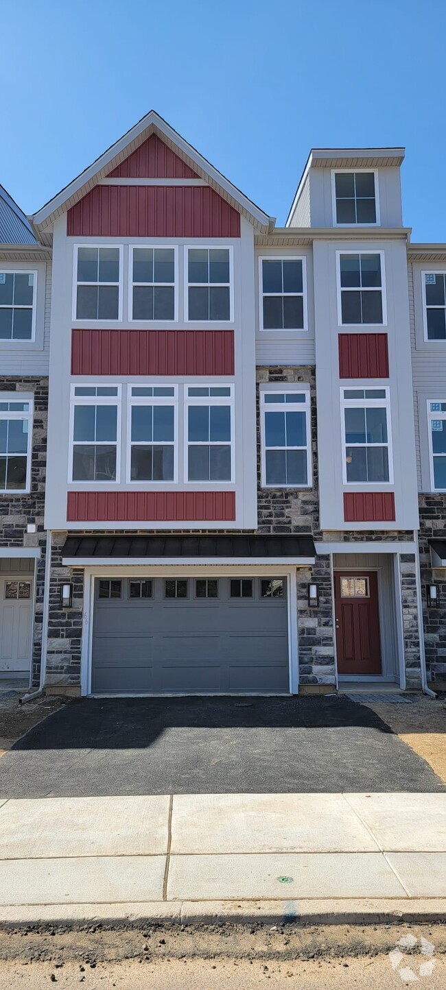 Building Photo - 66 Independence Ct