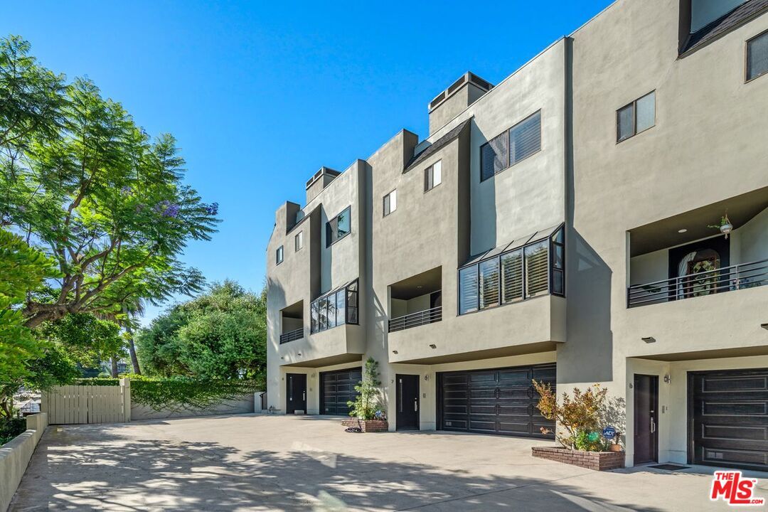 Foto principal - 3023 Berkeley Ave