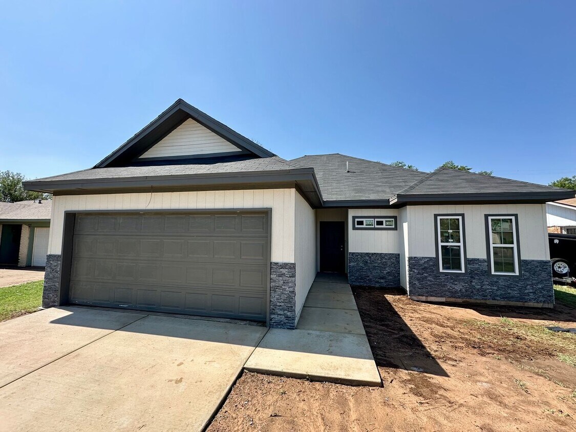 Foto principal - 3Bed/2Bath Available 7/21