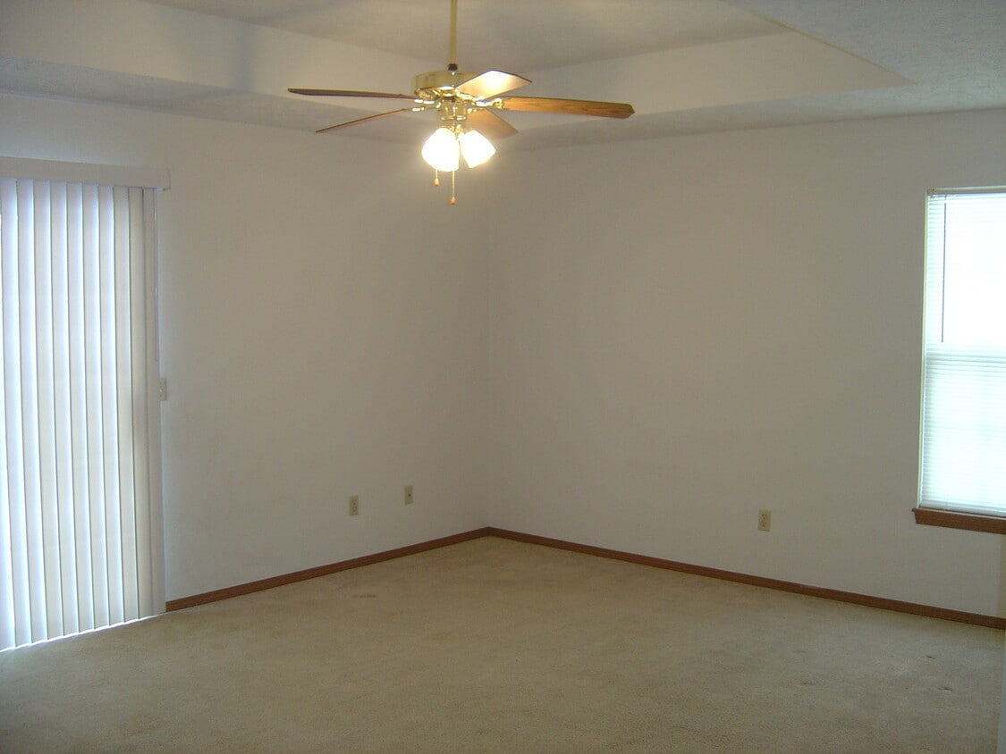Primary Photo - 2151 N Ave B