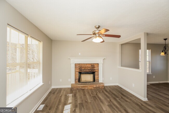 Foto del edificio - 34 Canter Ln