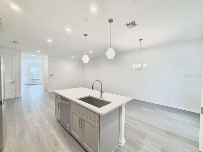 Foto del edificio - 1866 Falconhurst Ln