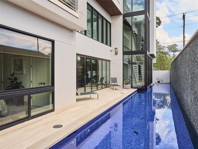 Foto del edificio - 4404 Red River St