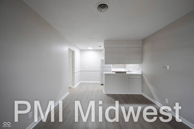 Foto del edificio - 323 E 8th St