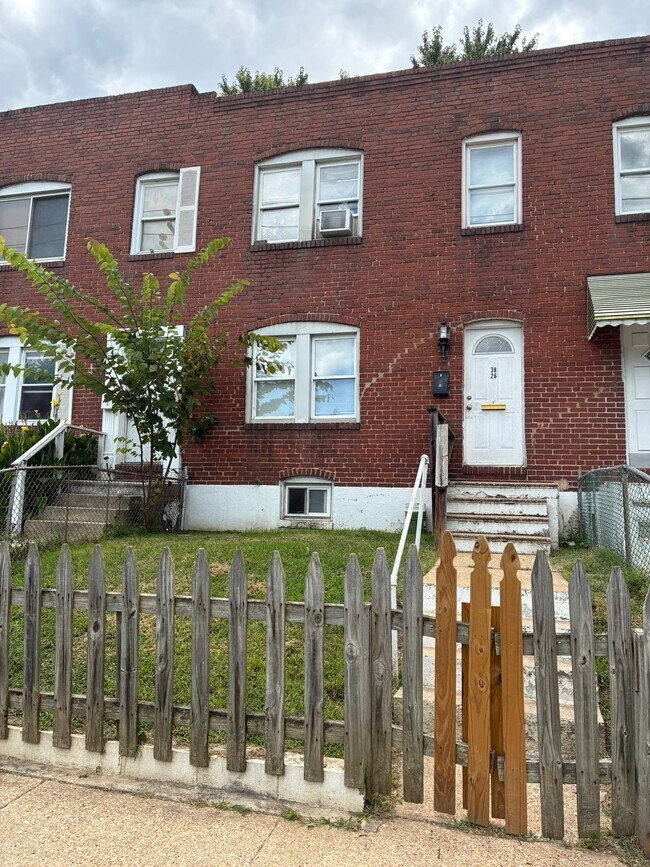 Building Photo - 3826 Fairhaven Ave