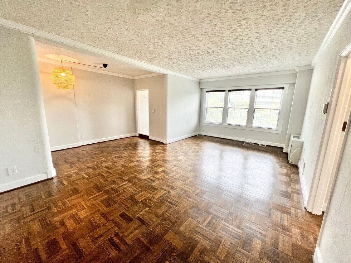 Photo - 3901 Cathedral Ave NW (Washington, DC)