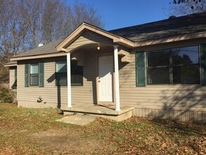 Building Photo - 1404 Martha Dr