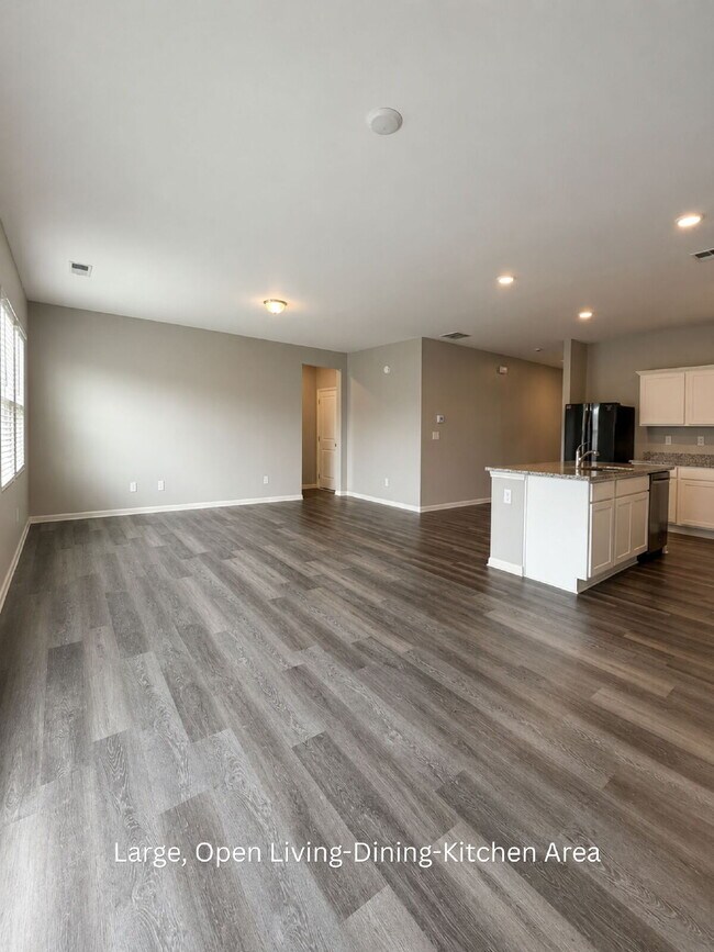 Building Photo - Spacious 5BR Home with Loft in Swim Community