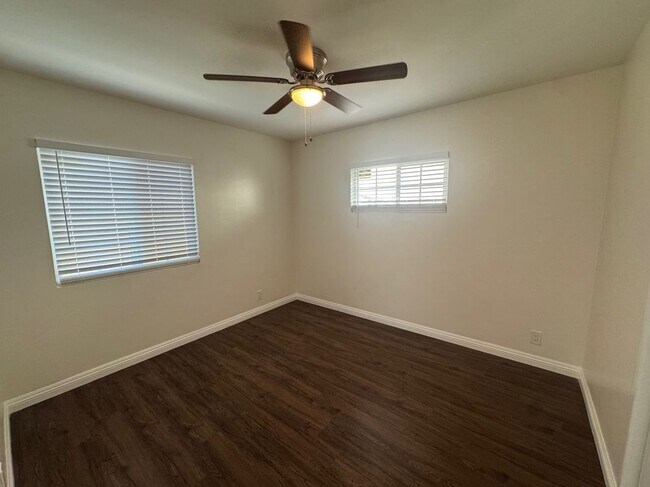 Foto del edificio - 3310 Burton Ave