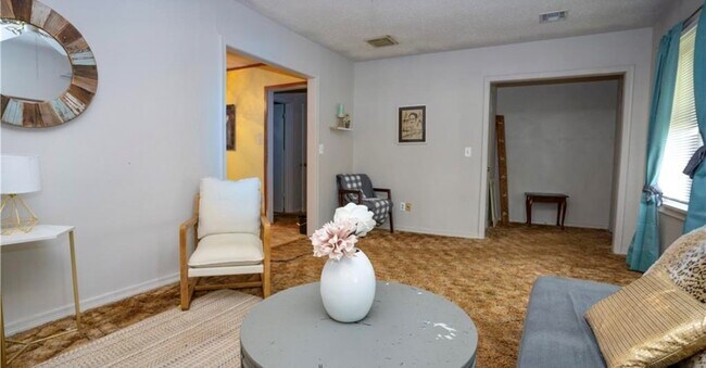 Foto del edificio - 810 Hoover Ave