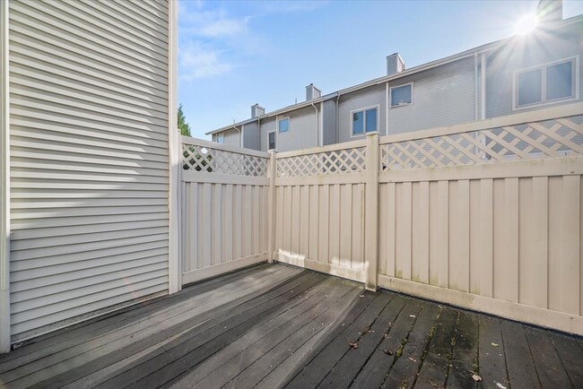 Building Photo - 243 Carron St