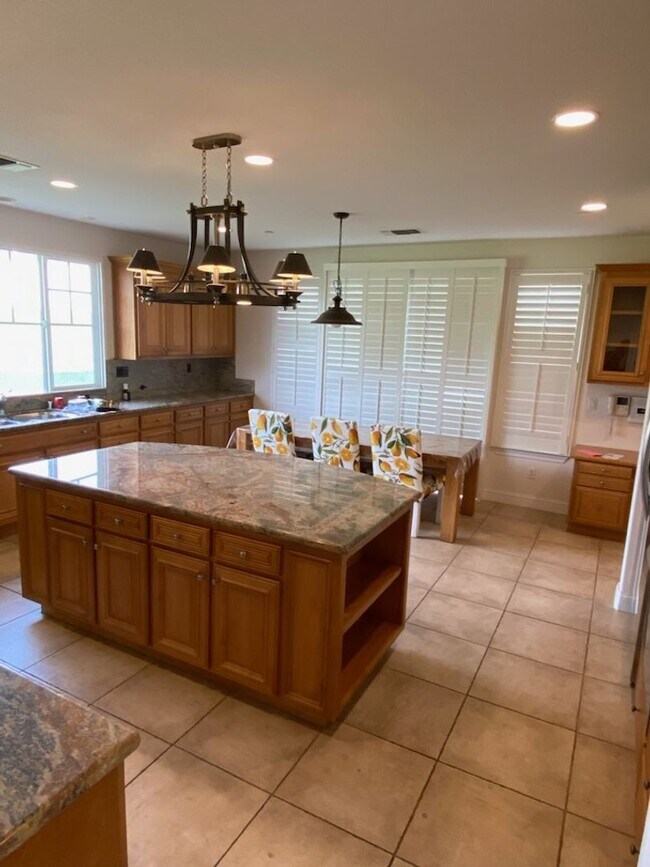 Building Photo - Spacious 5-Bedroom Home in San Jose – Idea...