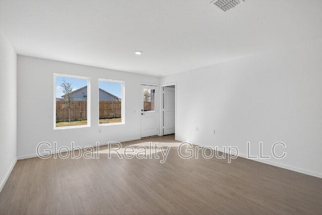 Foto del edificio - 10647 Nye St