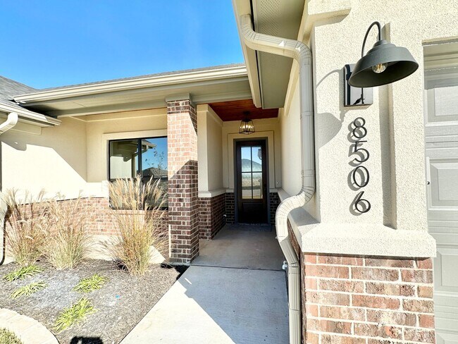 Foto del edificio - Viewable Now By Appointment!