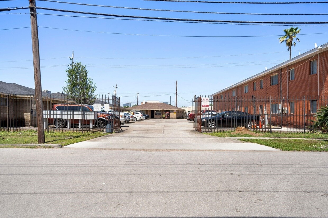 Primary Photo - 5962 Ardmore St