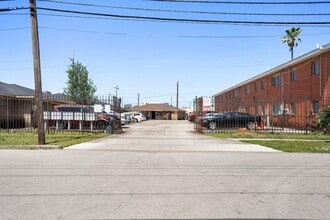 Building Photo - 5962 Ardmore St
