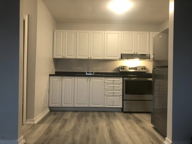 Building Photo - 17 Buchanan St