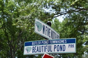 Building Photo - 4106 BEAUTIFUL POND Park