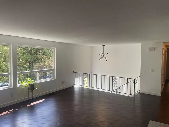 Building Photo - 849 Tilden Ave