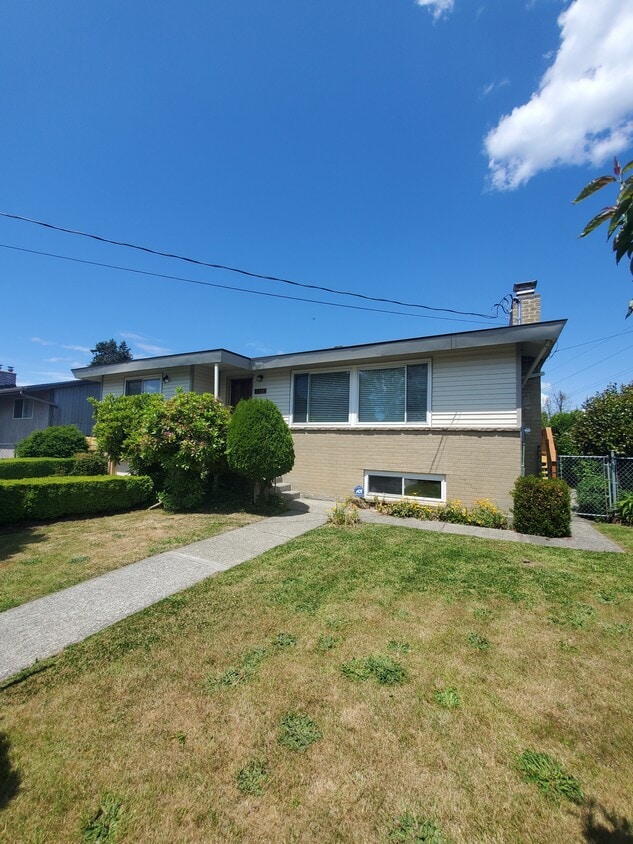 Foto principal - 3524 S Austin St