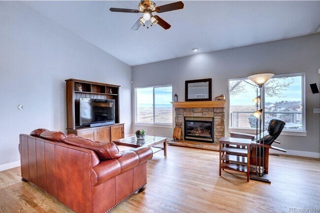 Foto del edificio - Elegant 4-Bedroom, 3 bathroom Home with Fi...
