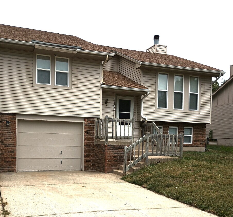 Primary Photo - 1122 Ridgeway Dr