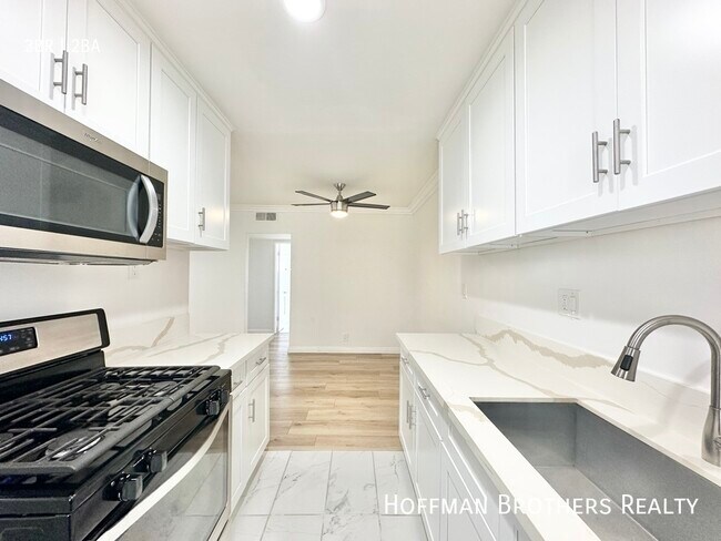 Foto del edificio - 6025 Whitsett Ave