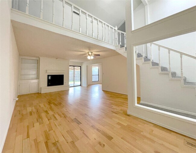 Building Photo - 11025 N Eagle Ln