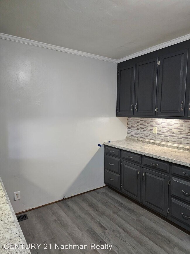 Foto del edificio - 3 br, 1 bath House - 75 Ash Avenue
