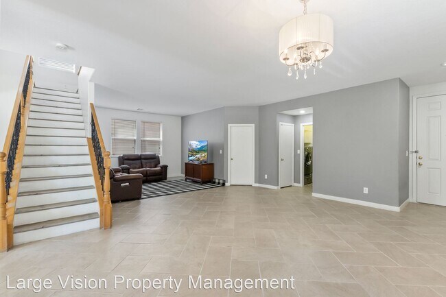 Building Photo - 5 br, 3 bath House - 752 White Grotto Street