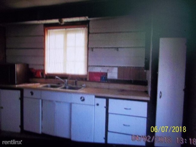 Building Photo - 2 br, 1 bath House - 3107 diamond st.