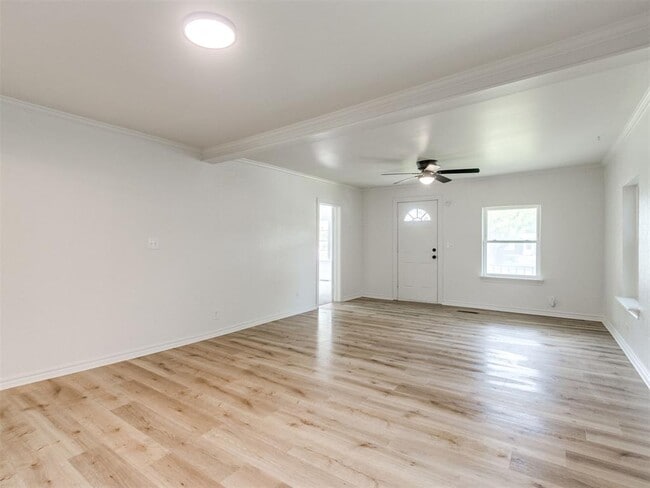 Building Photo - 425 E Eufaula St