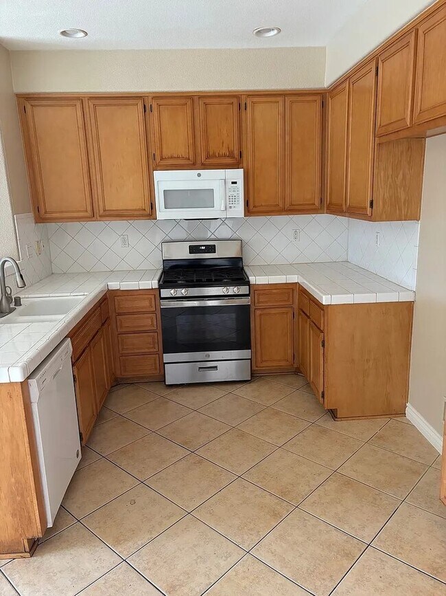 Foto del edificio - Newer 4bed 2.5 bath House