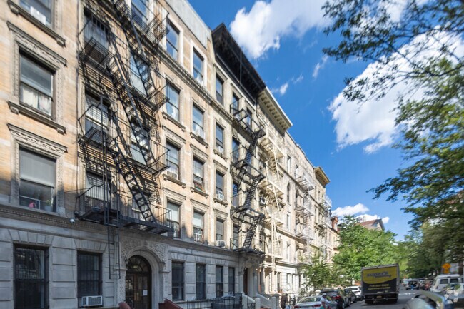 Building Photo - 157 W 80th St