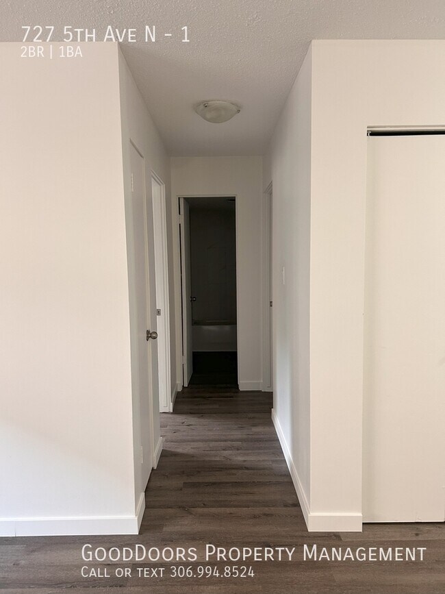 Photo du bâtiment - 727 5th Ave N