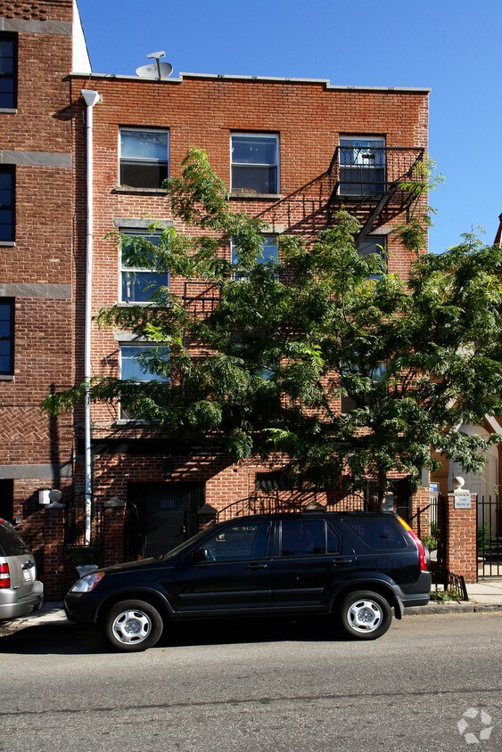 Building Photo - 299 Pacific St