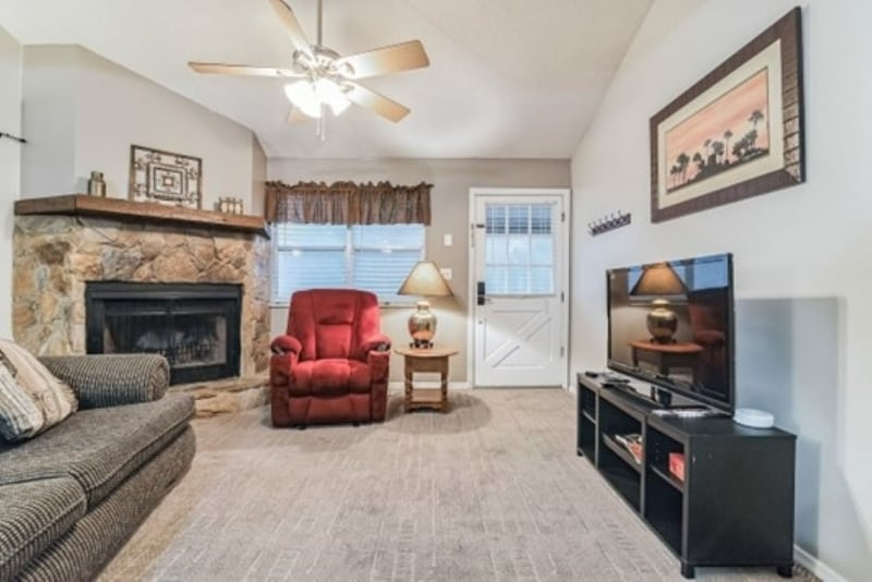 Primary Photo - 2143 N Cedarhouse Terrace