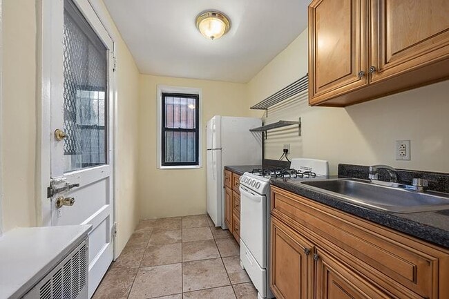 Kitchen - 219 Clinton Ave