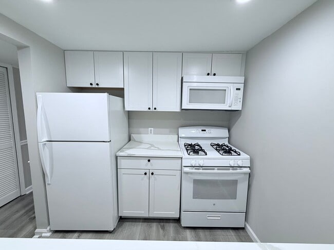 Foto del edificio - Renovated townhome in Great Alpharetta location